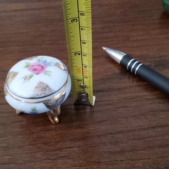 VINTAGE PORCELAIN MINIATURE TRINKET BOX - Picture 8 of 8